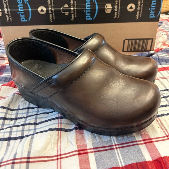 Women’s Dansko Brown Leather size 38 Very Good Shape - Picture 1 of 4